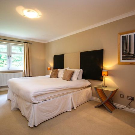 Turnberry Apartments Room photo