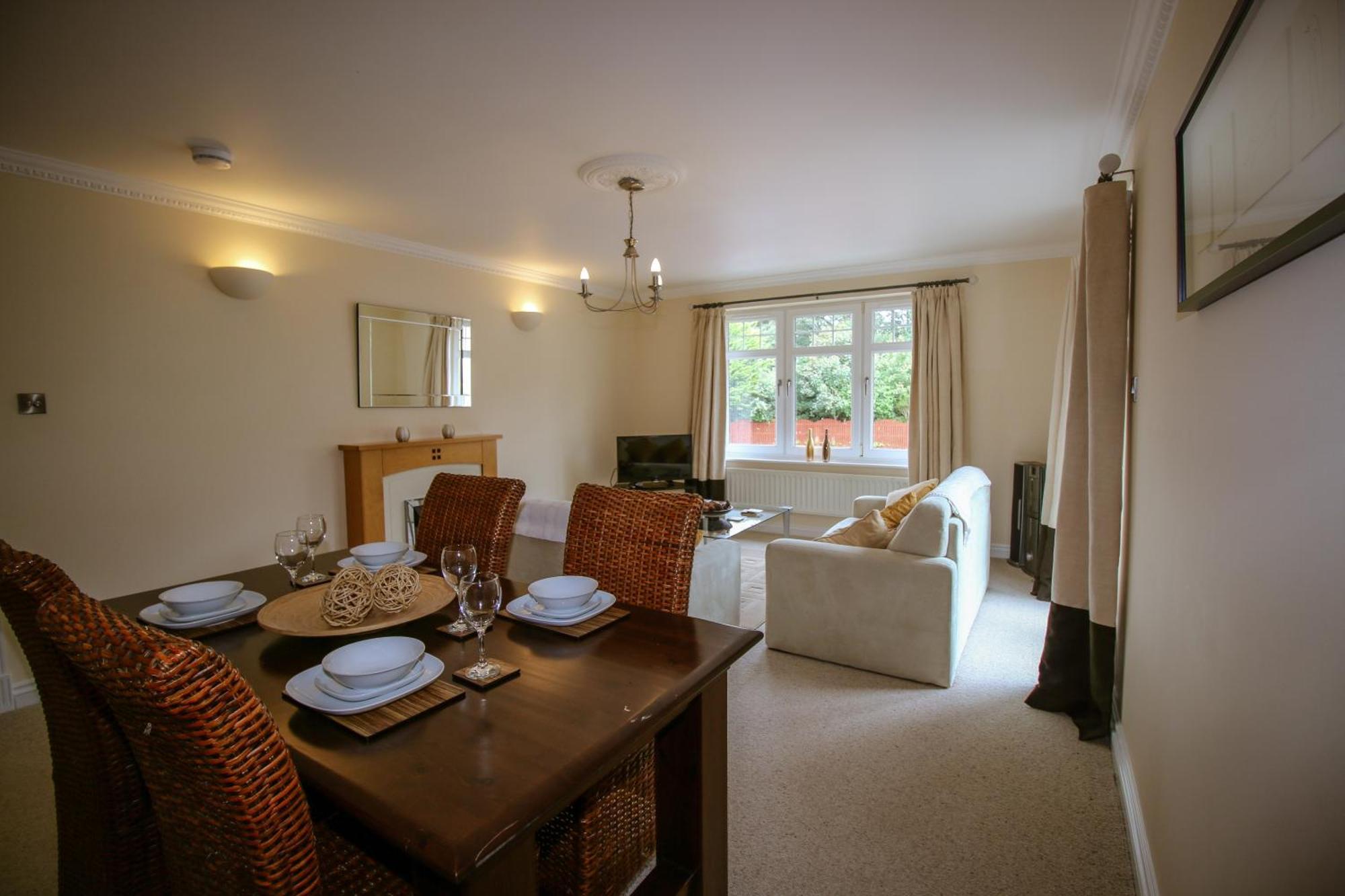 Turnberry Apartments Room photo