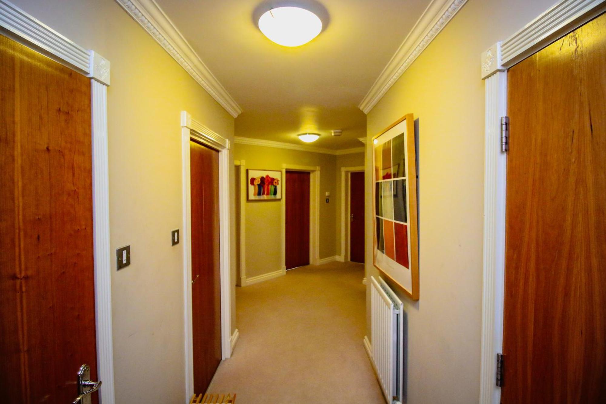 Turnberry Apartments Room photo