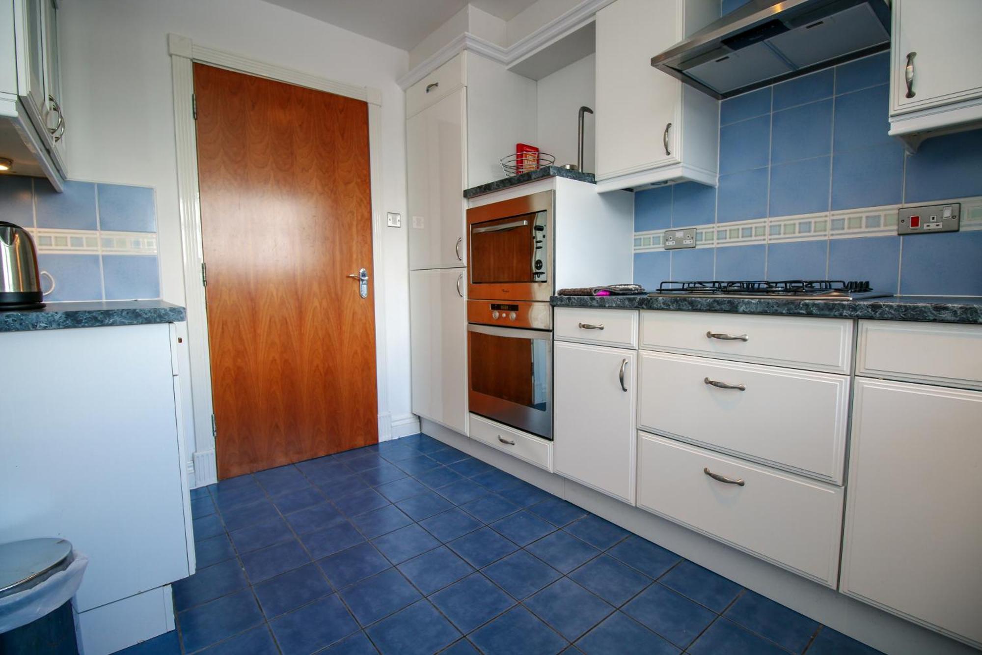Turnberry Apartments Room photo