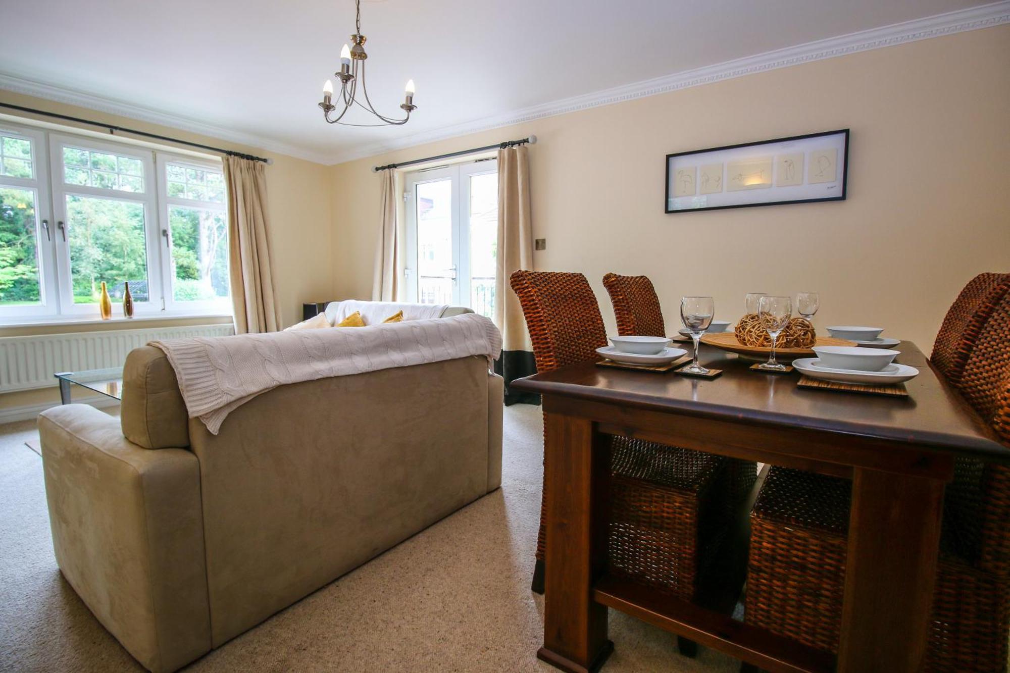 Turnberry Apartments Room photo