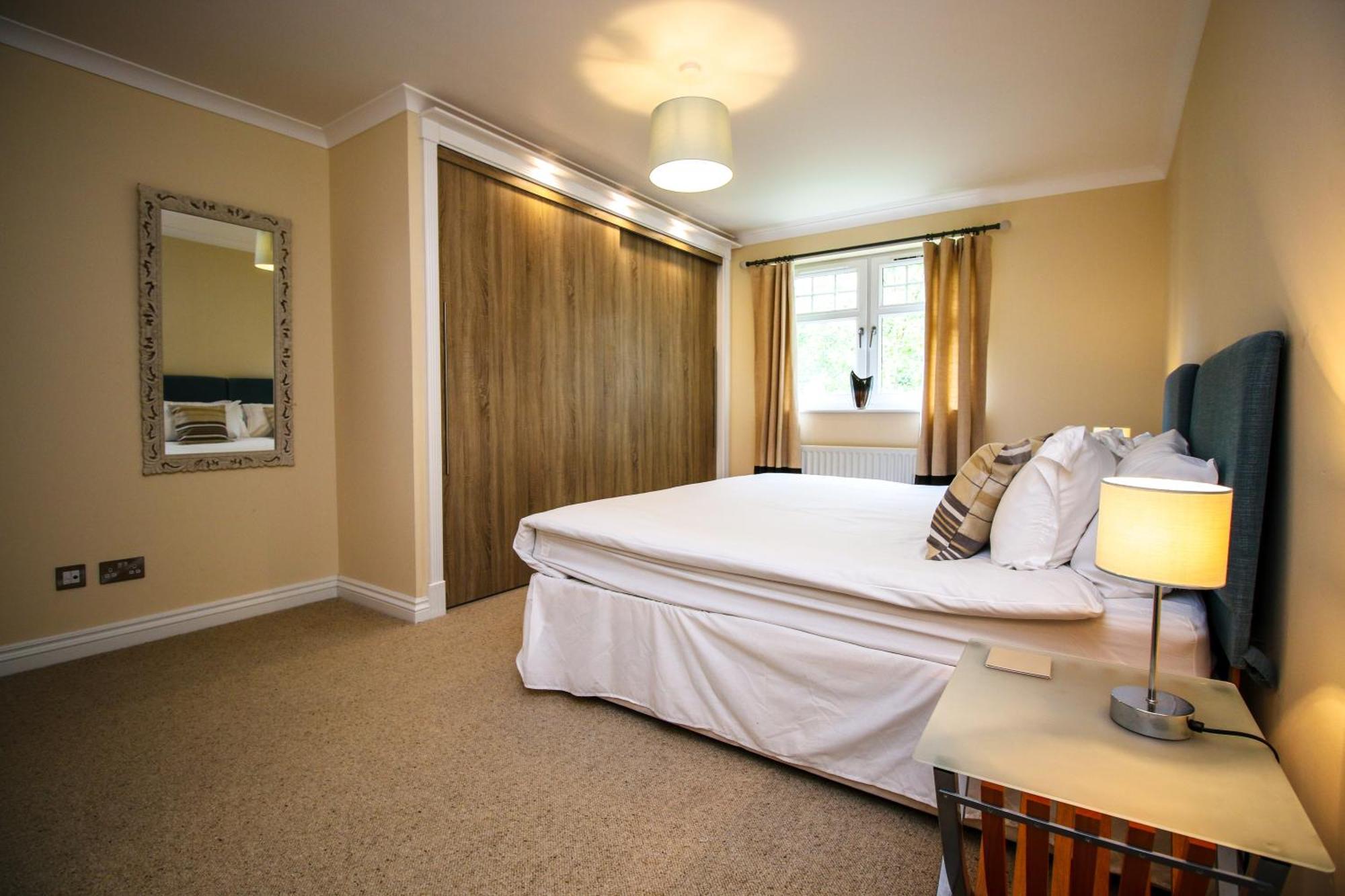 Turnberry Apartments Room photo