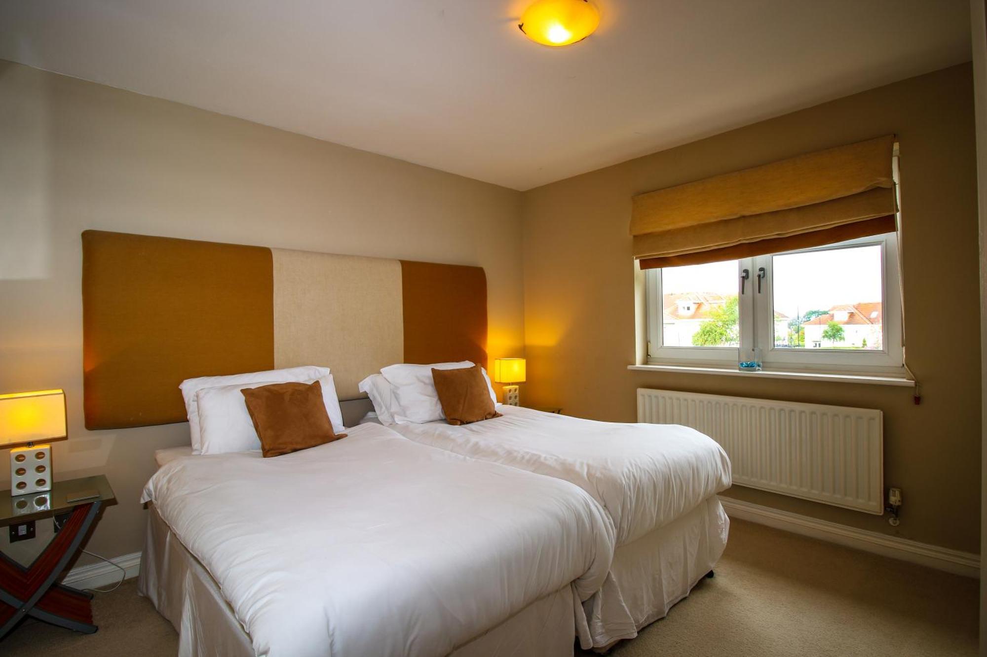 Turnberry Apartments Room photo