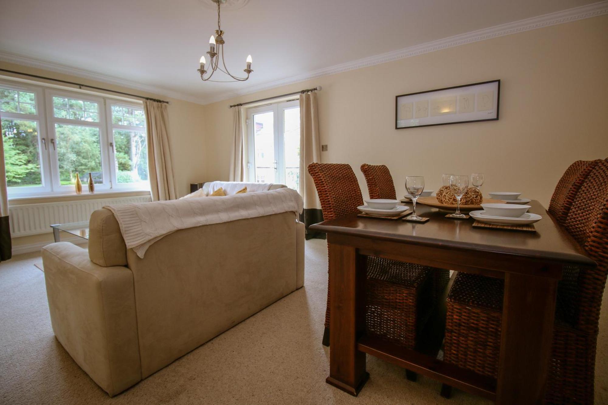 Turnberry Apartments Room photo