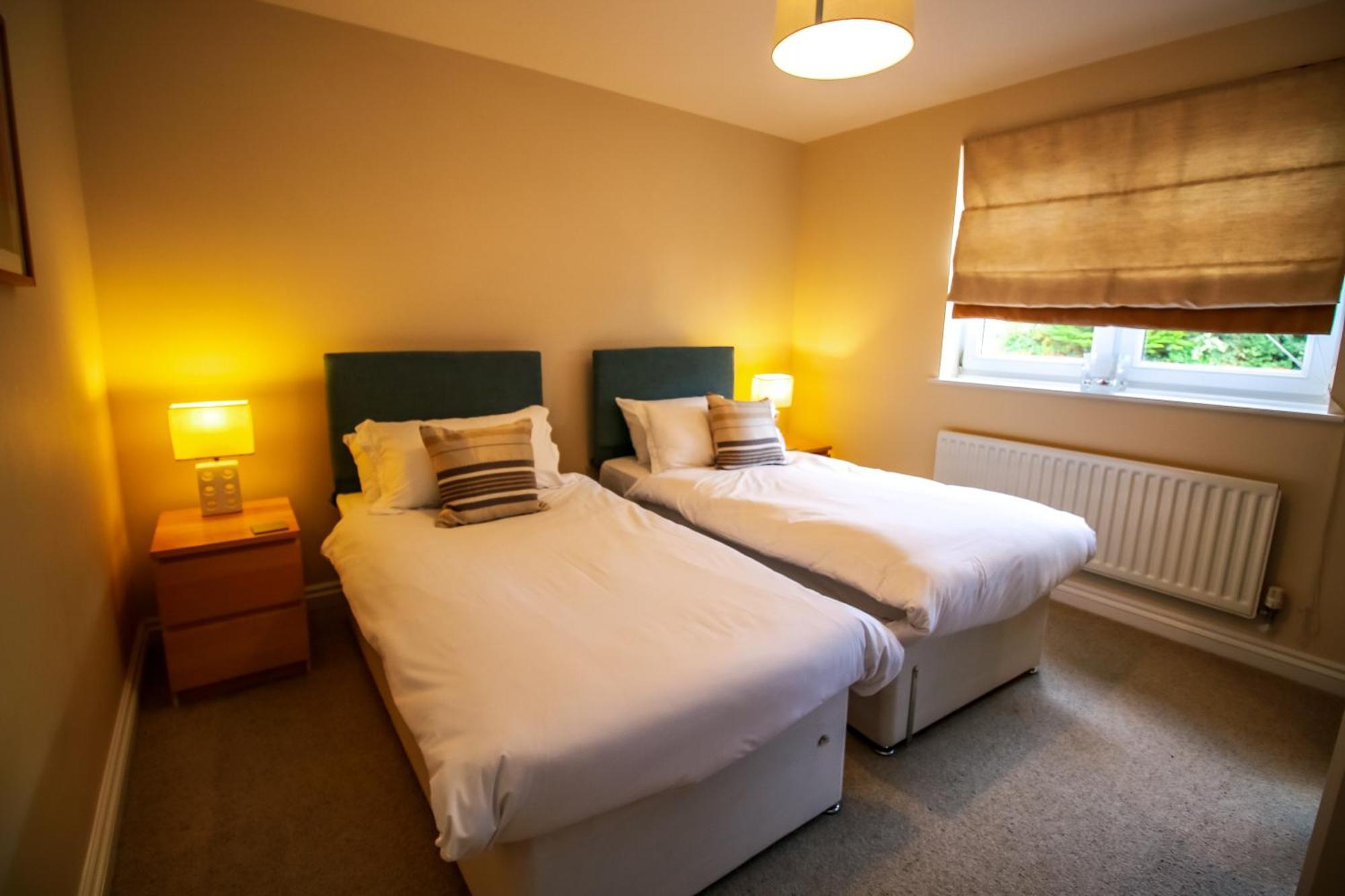 Turnberry Apartments Room photo