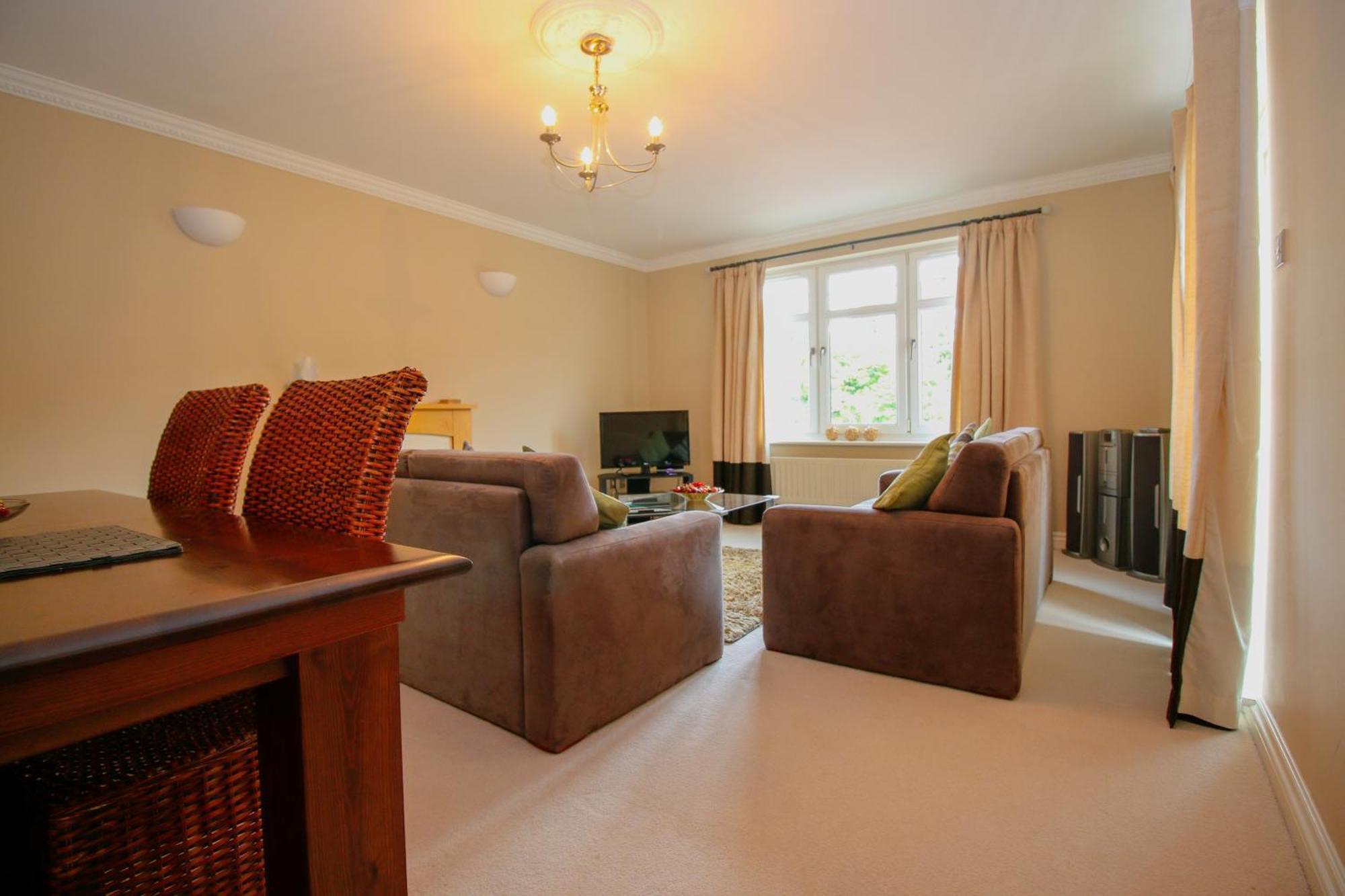 Turnberry Apartments Room photo