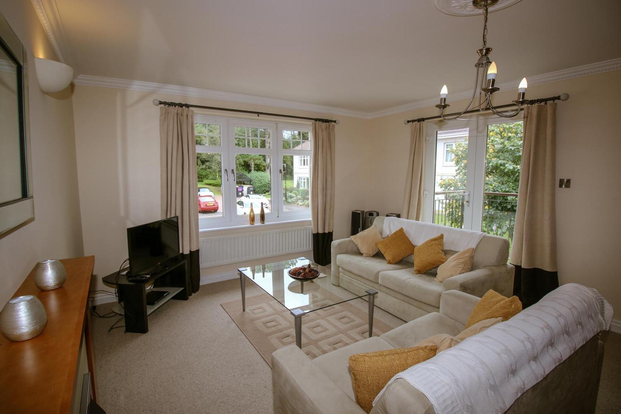 Turnberry Apartments Room photo