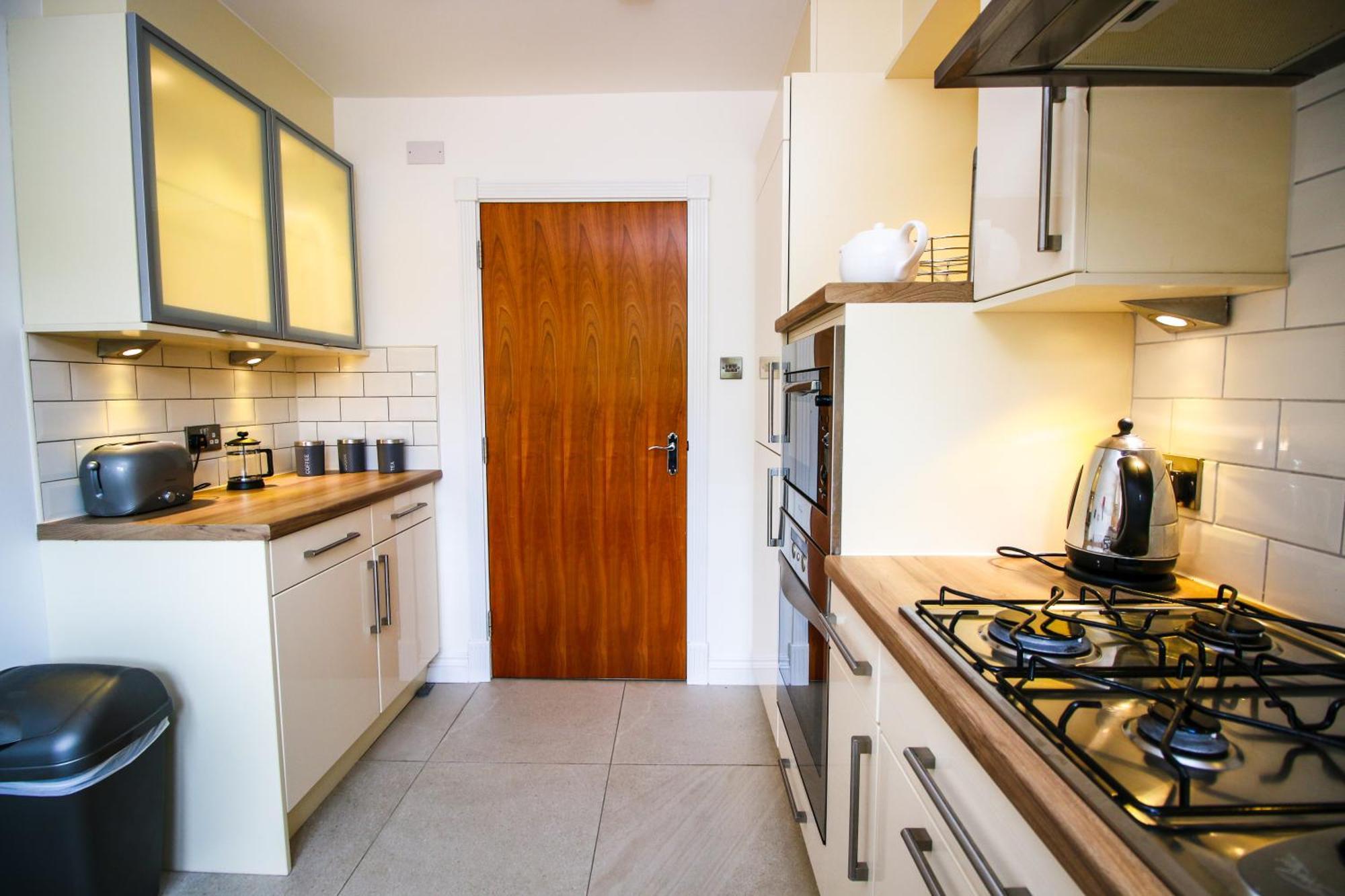 Turnberry Apartments Room photo
