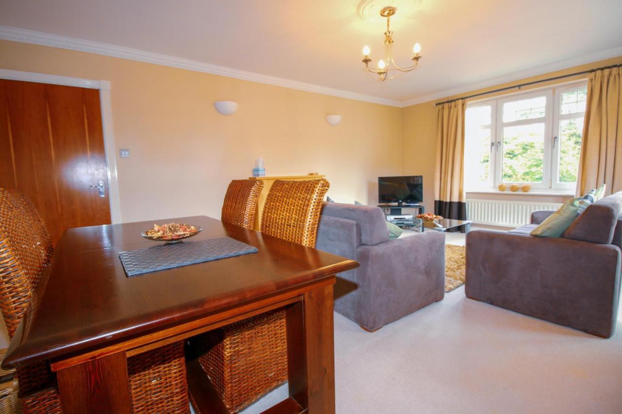 Turnberry Apartments Room photo